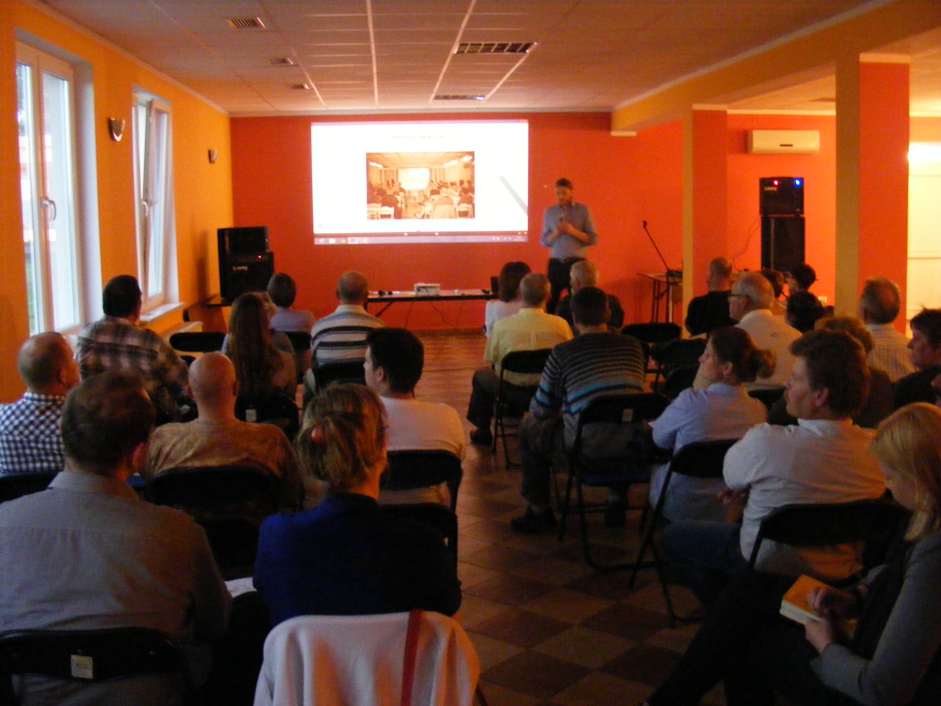 Debata otwierająca w Mikołajkach Pomorskich w dniu 9 maja 2013.